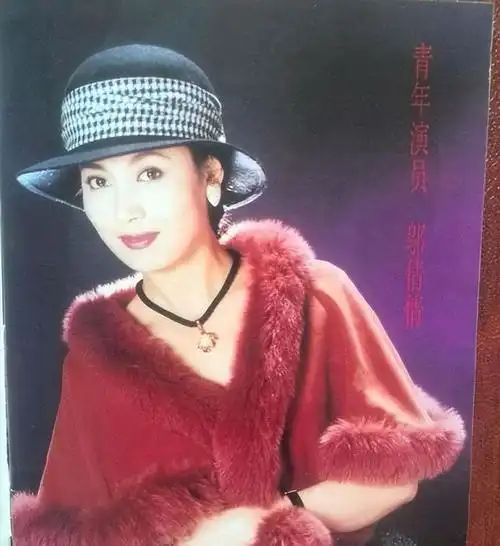 她出道靠着姑父走红,姑父另结新欢后,如今彻底沦为了18线小演员