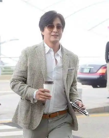 车仁表(54岁)提名一部老剧,董洁和车仁表主演的《天若有情》.