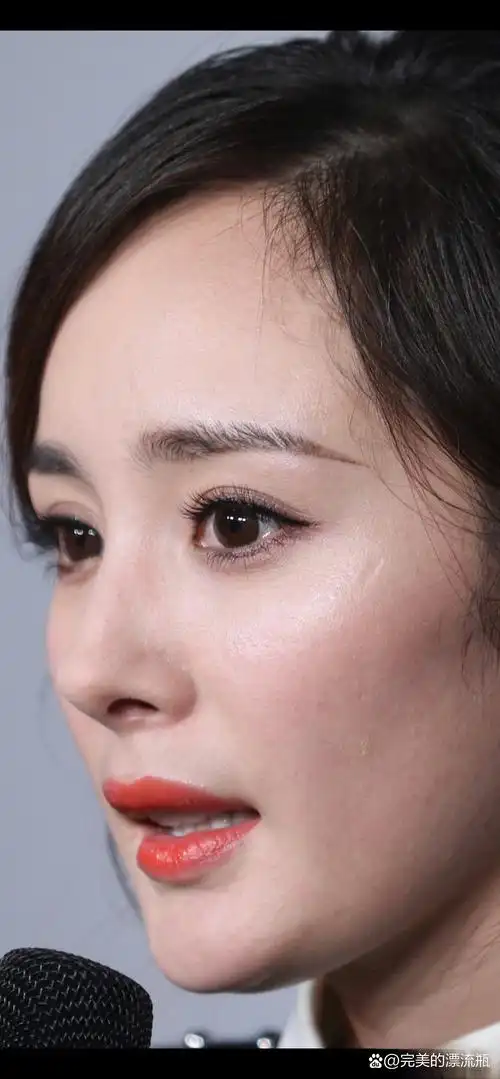 杨幂  "简约之美,源于自然.