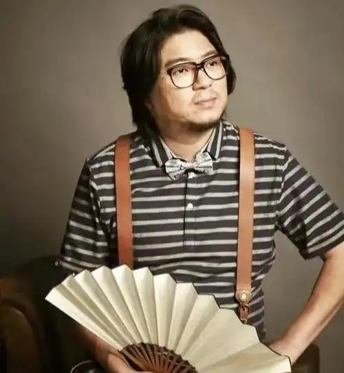 54岁高晓松近照曝光身材暴瘦脸变小高调晒自拍疑似想复出