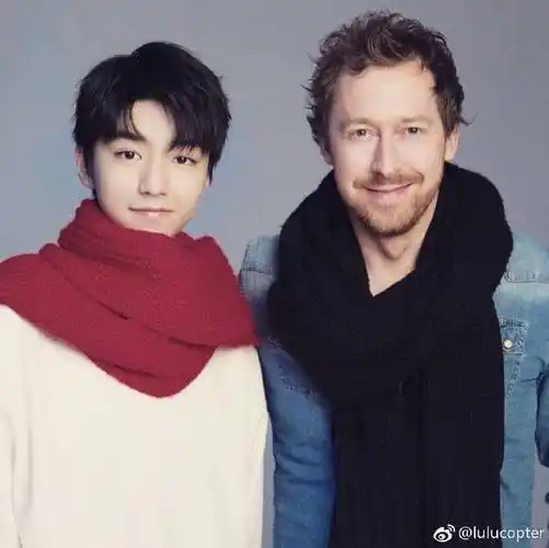 王俊凯 站哥的自我修养#分享一些合照里的绝美王俊凯#王俊凯 袄黎