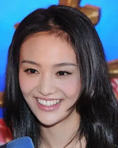 郑爽近照面容变化大