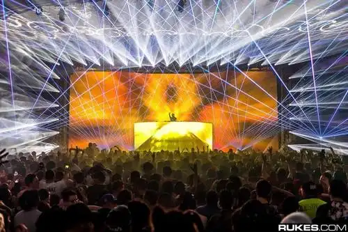 舞台舞美制作策划创意之国外大型音乐节