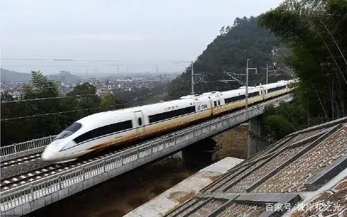 以及50多个4a级风景区,国家级森林公园和地质公园,堪称"最美高铁"