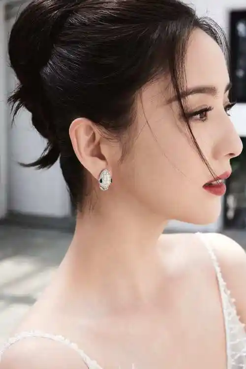 佟丽娅超话95#中国电影华表奖#清馨初绽,见证电影故事,与@佟丽娅