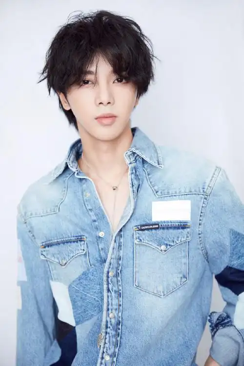 华晨宇干净帅气写真图片16