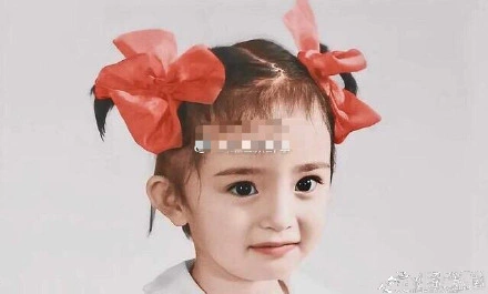 杨幂刘恺威离婚后女儿小糯米正面照被曝光天生的美女胚子