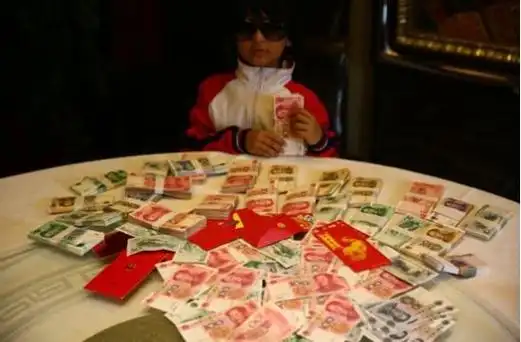 女童压岁钱买车送明星 网友吐槽超公务员年薪