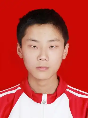 伊鹏举,男,15岁.