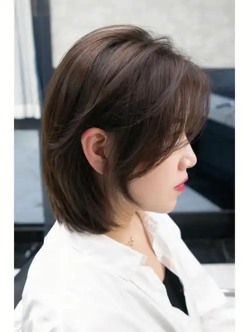 八字刘海  #短发  #女生短发发型  #蓬松的头发  #高颅顶  #高泊挝