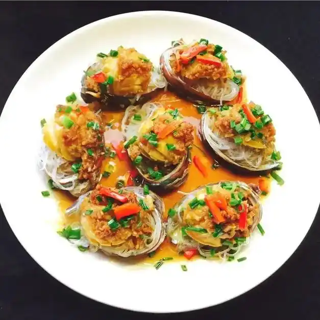 蒜蓉粉丝蒸鲍鱼.材料: 鲍鱼,蒜,粉丝,海鲜酱油,蚝油,料酒 - 抖音