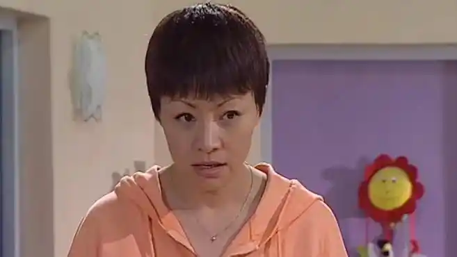 家有儿女:刘梅支开孩子,跟夏东海说悄悄话,老夫老妻也玩情调!