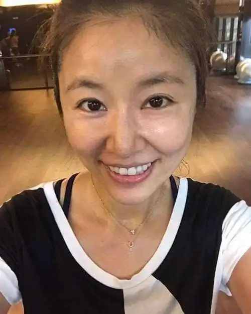 林心如近照曝光,满脸横肉尽显老态,网友:出众的气质