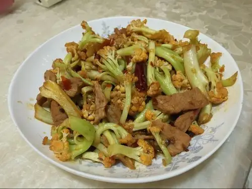 凝静的厨房做的很"浪费"米饭的家常菜之一-------干锅菜花