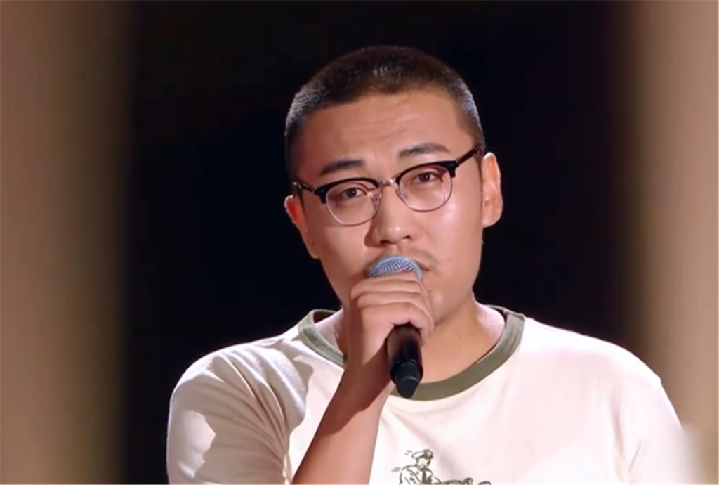 好声音开播导师抢人依然激烈好舌头华少并没有缺席