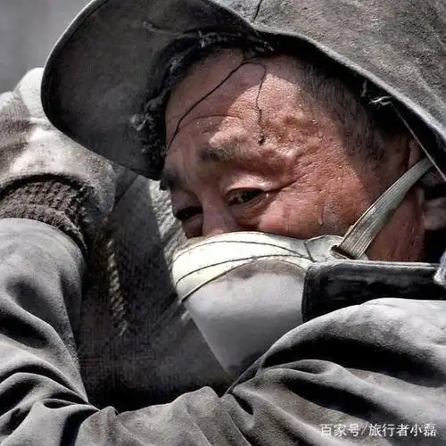 男人一只肩膀扛着家庭,一只肩膀扛着社会,男人才是最不容易的