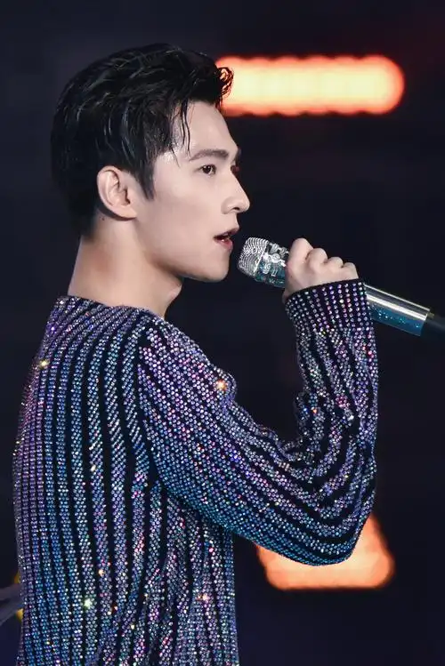 杨洋 跨年演唱会(cr:wow-yangyang)