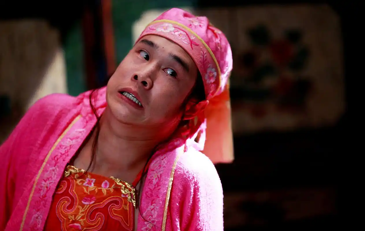 我们经常有时候会有这么一个动作,那就是睁大眼,尤其是遇到很惊奇的