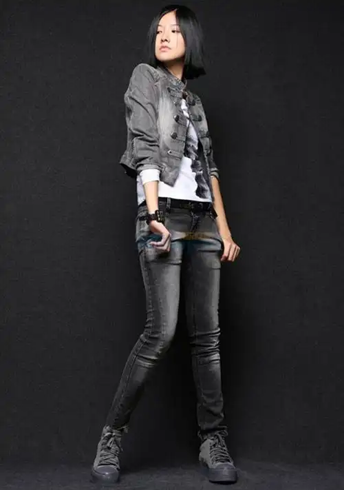 【图】灰色牛仔外套搭配出校园青春感