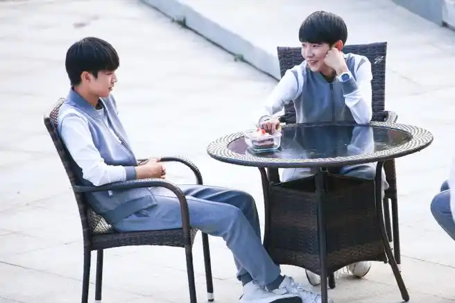 凯源##愚人节##愚人节站姐团建#  @tfboys-王俊凯@tfboys-王源