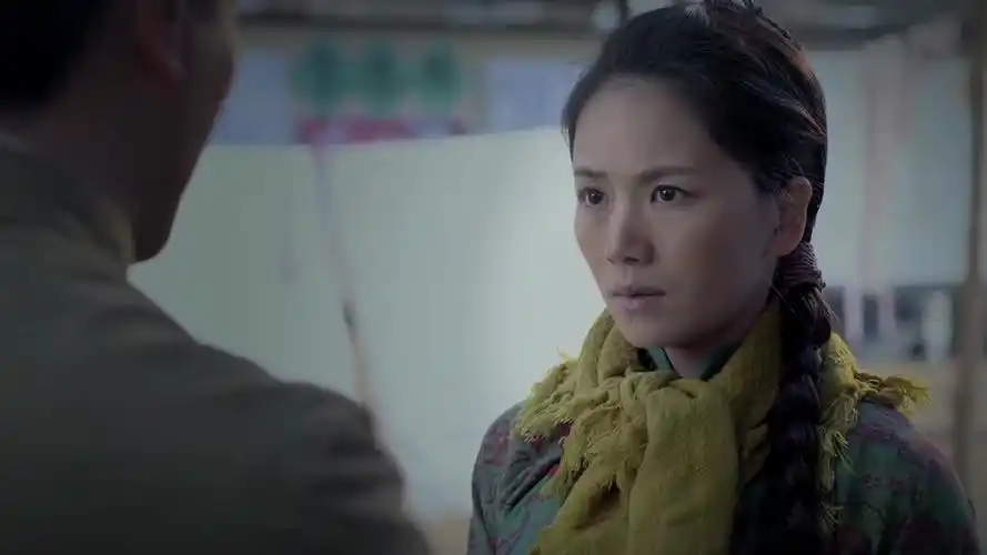 三八线:指导员再遇常芳,与其沟通,希望常芳能理解长顺