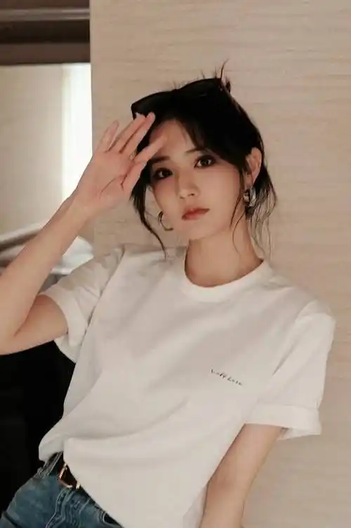 徐璐被曝新恋情与小5岁鲜肉男星逛街男方颜值高不输张铭恩