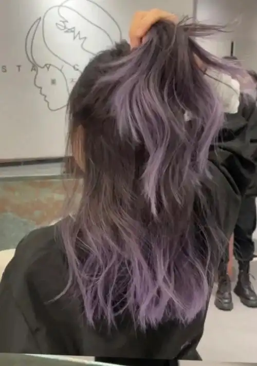 紫灰掉色过程:粉灰色 米灰色 灰色7815高光部分30%左右头发即可