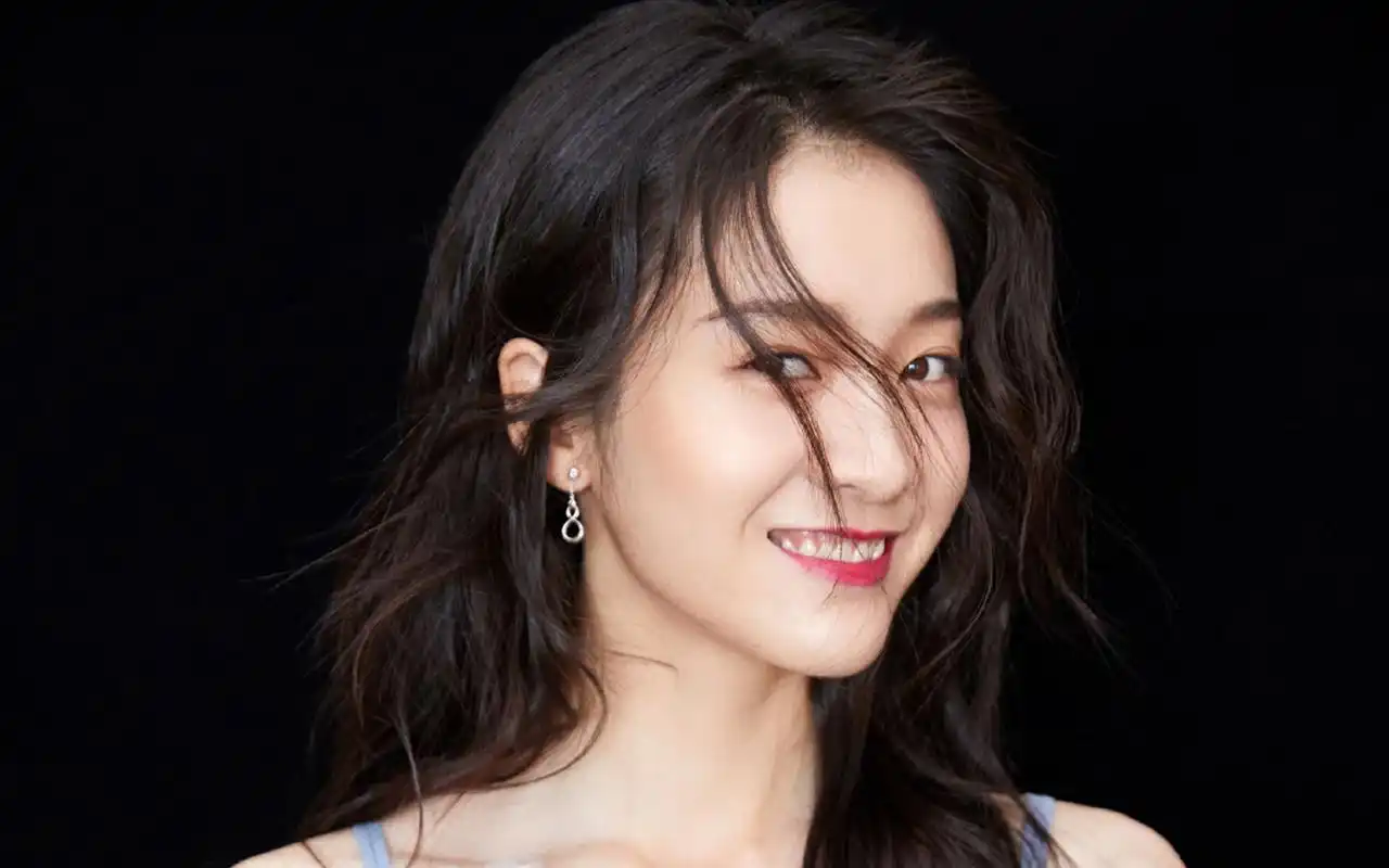 张雪迎性感妩媚写真图片桌面壁纸