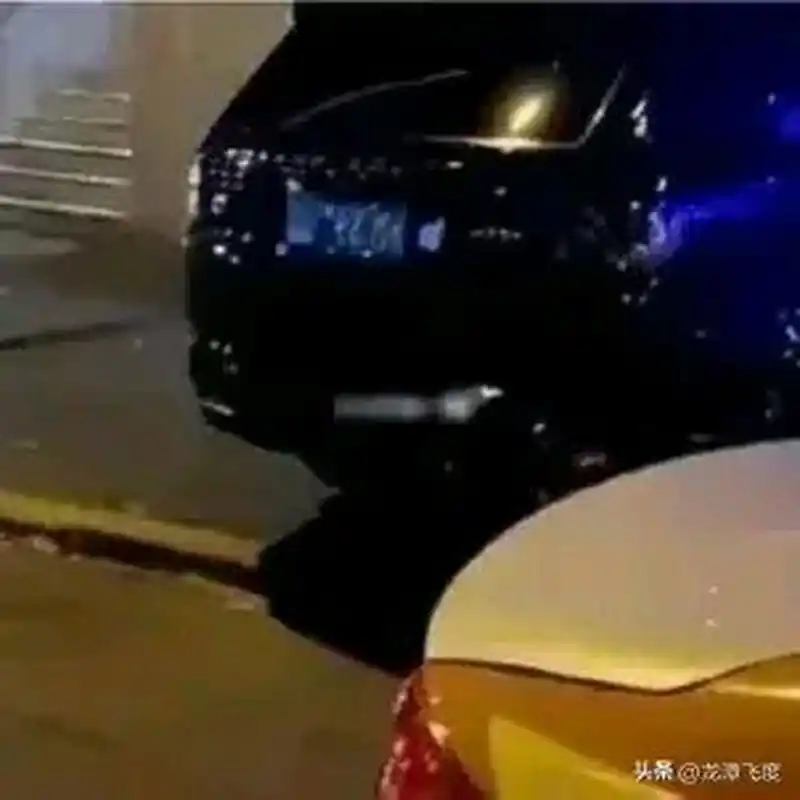 厦门路虎车内男女激战2小时事件原视频曝光,女主角颜值在线!