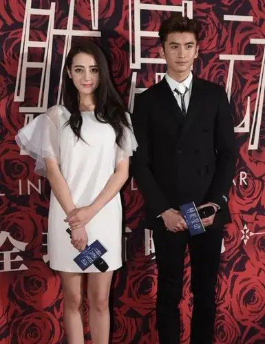 而在王一菲之前,有很多网友都认为,张云龙和迪丽热巴在一起的,早前就