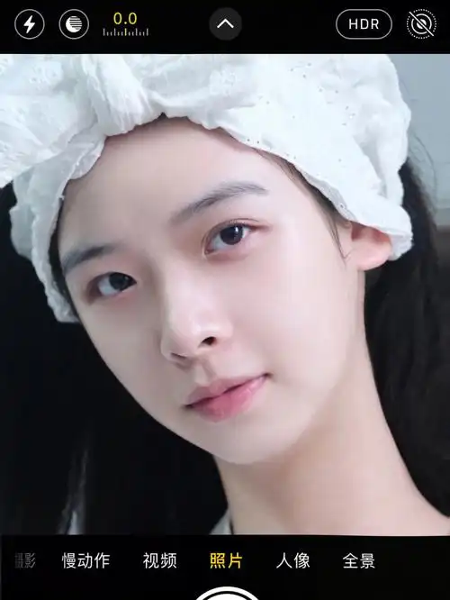 小时候没有防晒概念,喜欢在大太阳下面乱跑,皮肤晒的黑黄黑黄的!