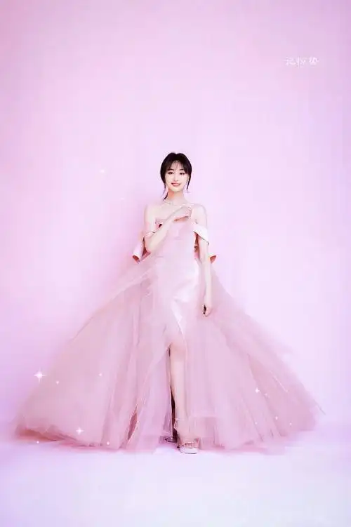 郑爽饭修合集粉色纱裙太梦幻了,今晚的小公主绝美@郑爽sz(图片cr:记