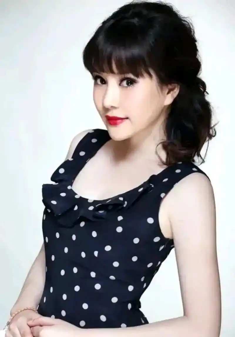 杨蕾:曾8次登春晚,当年最红"小品女王"的苦涩爱情