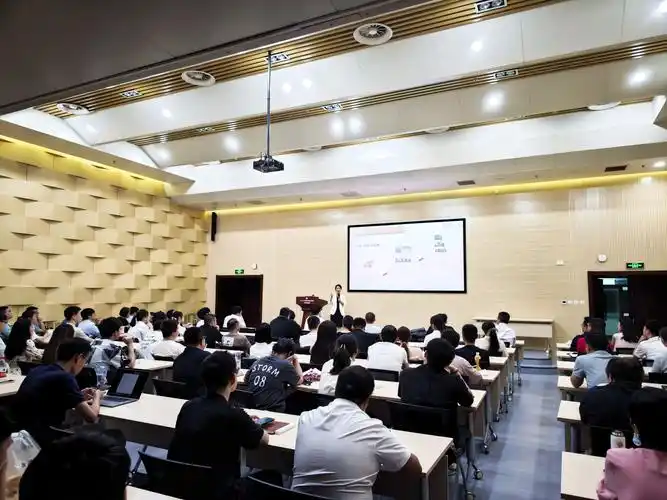 北京大学软件与微电子学院