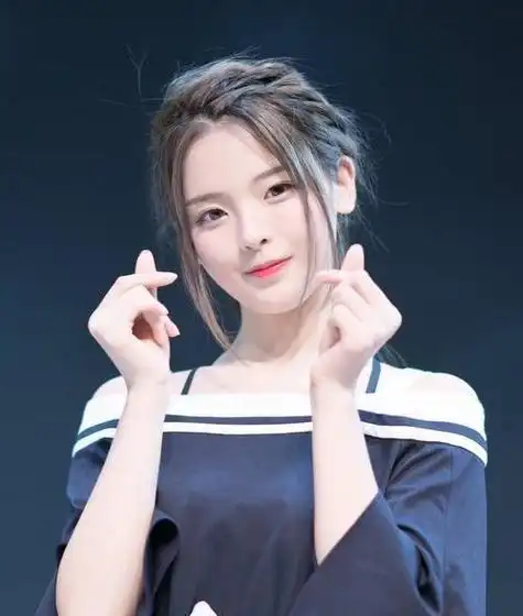 杨超越家庭背景成员 杨超越家境很普通