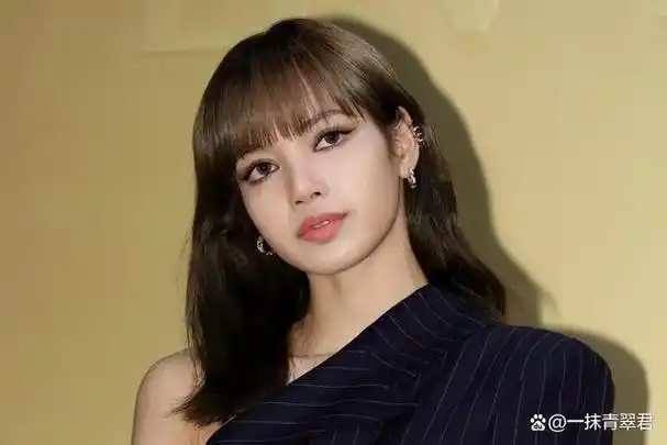 "人间芭比"lisa是韩国人气女团blackpink的泰籍成员,她拥有