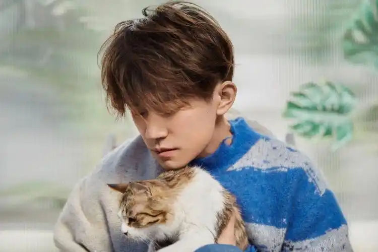 易烊千玺:我的未来,无法预测我2岁时 ,随爸妈从湖南来到北京.