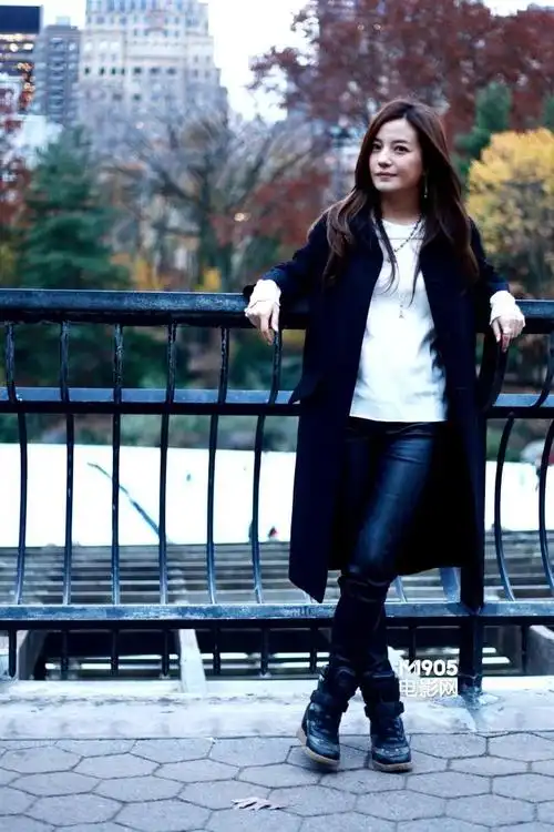 赵薇#这组来自m1905电影网的写真随意洒脱,也是好看的
