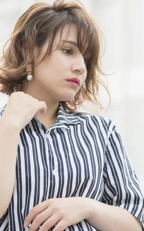 经典搭配!粗硬发质的女生这发型谁做谁美