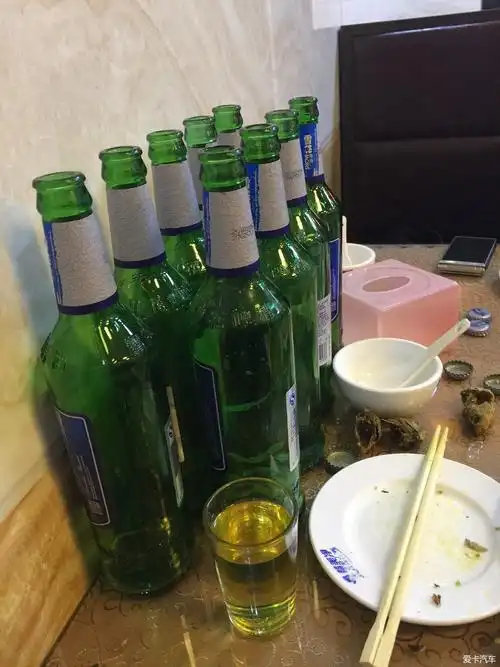 喝酒顶多10瓶没年轻时的量了