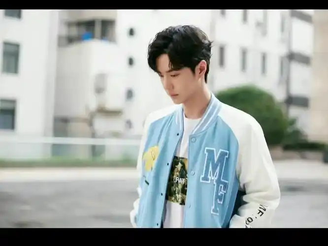 高中生 #王一博 #王一博电影热烈 - 抖音