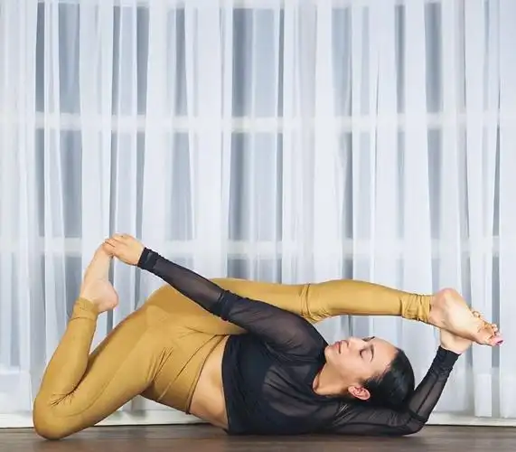 江疏影真是美到骨子里了,穿连体红裤成熟气质,傲人身材太撩人