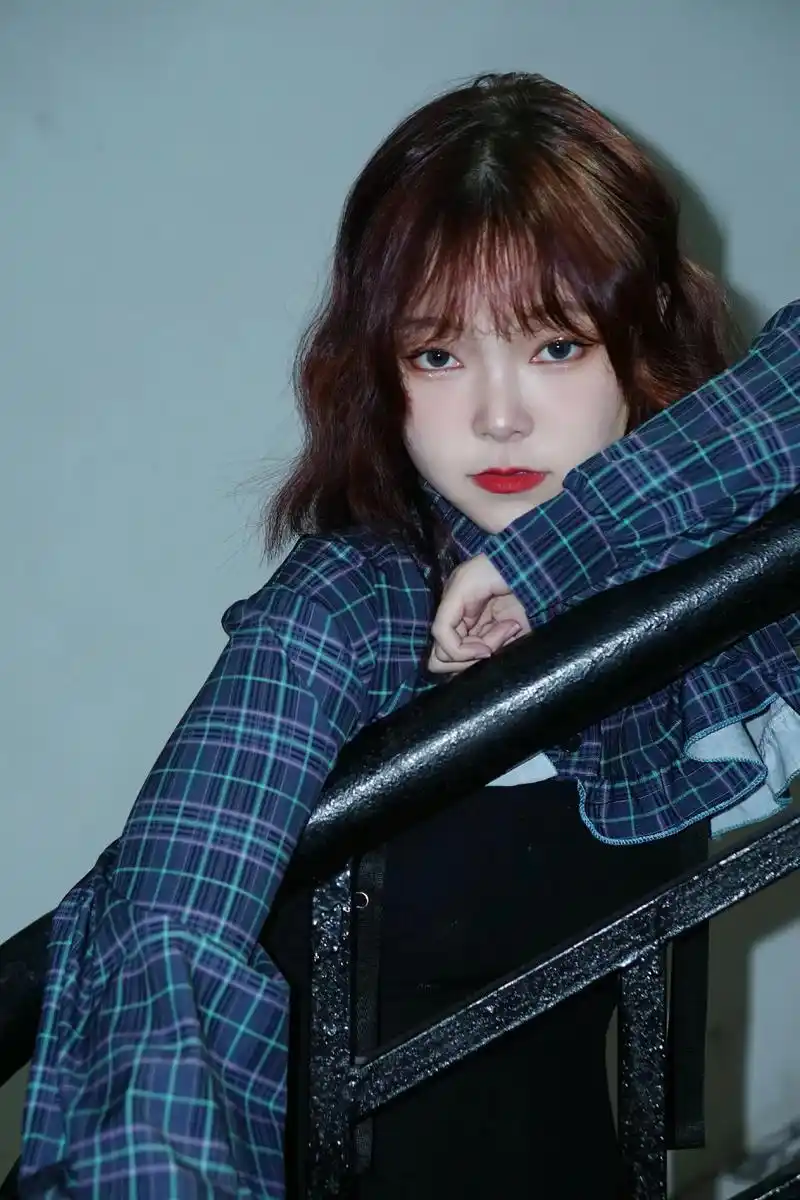 时间会治愈一切,请给时间一点时间 #高冷女神 #人像写真 # - 抖音