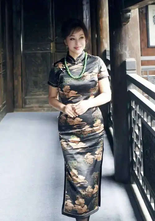 刘晓庆的穿搭风格展现时尚与气质的完美结合