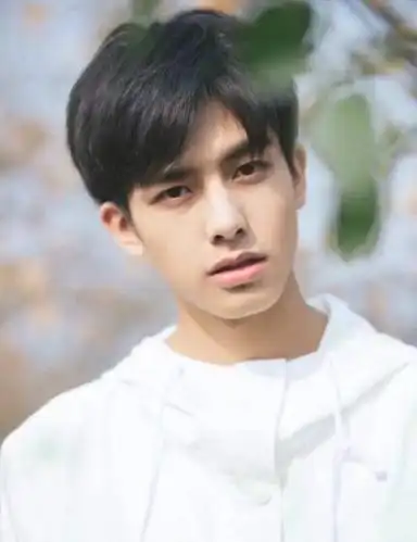 颜值高身材好,能卖萌能扮酷——宋威龙