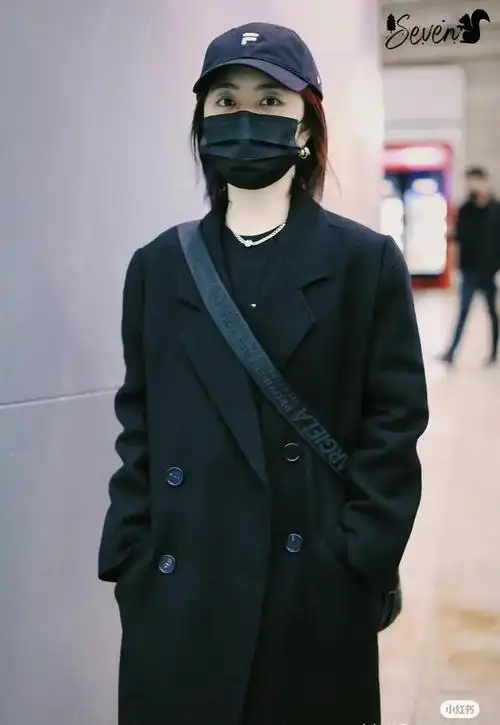 谭松韵最新机场私服穿搭_网易订阅