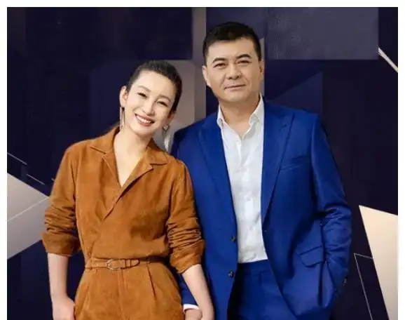 他的另一面才逐渐在观众面前显现,原来电视剧中严肃,正派的演员王新军