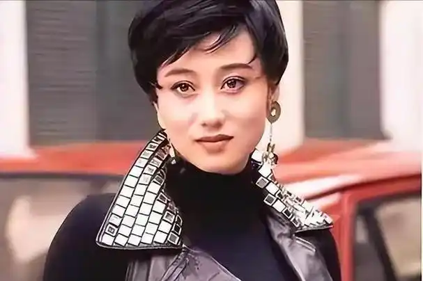 利智被李连杰独宠34年看似身在蜜罐甜蜜背后却是心酸