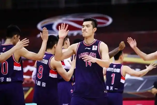 「广州男篮」第一个获得d类顶薪合同的cba状元——郭凯