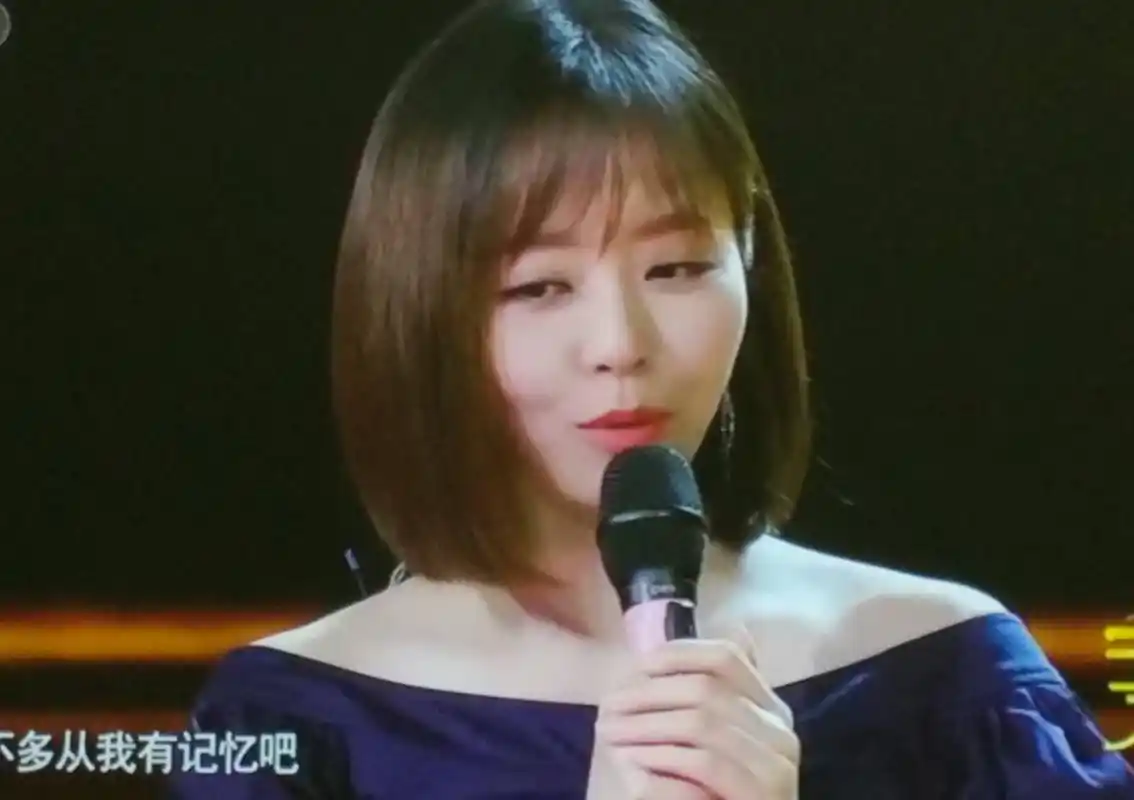 张靓颖漫步人生路